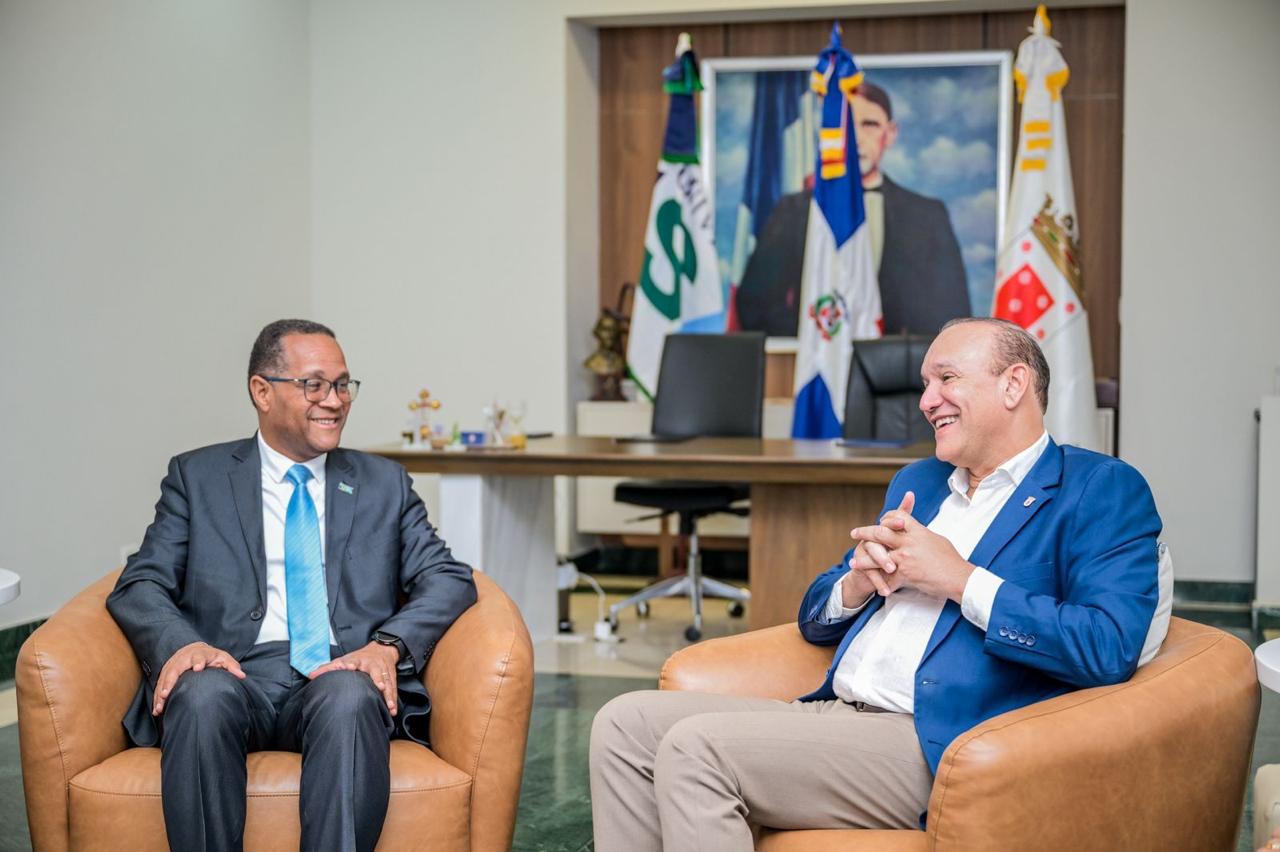 Ayuntamiento de Santiago y Universidad ISA firman alianza para impulsar bienestar comunitario