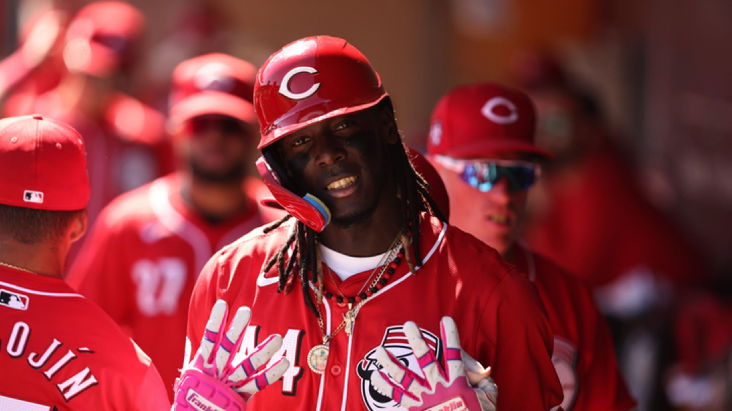 De La Cruz llega a ocho jonrones y lidera paliza de Cincinnati