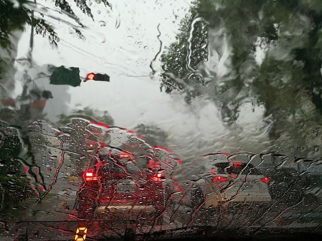 Sistema frontal mantiene lluvias en RD la noche de este jueves