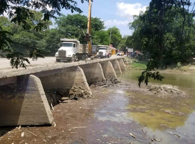 Foto del Puente de Castañuela, el cuál debido a su altura produce atasco, generando inundaciones.