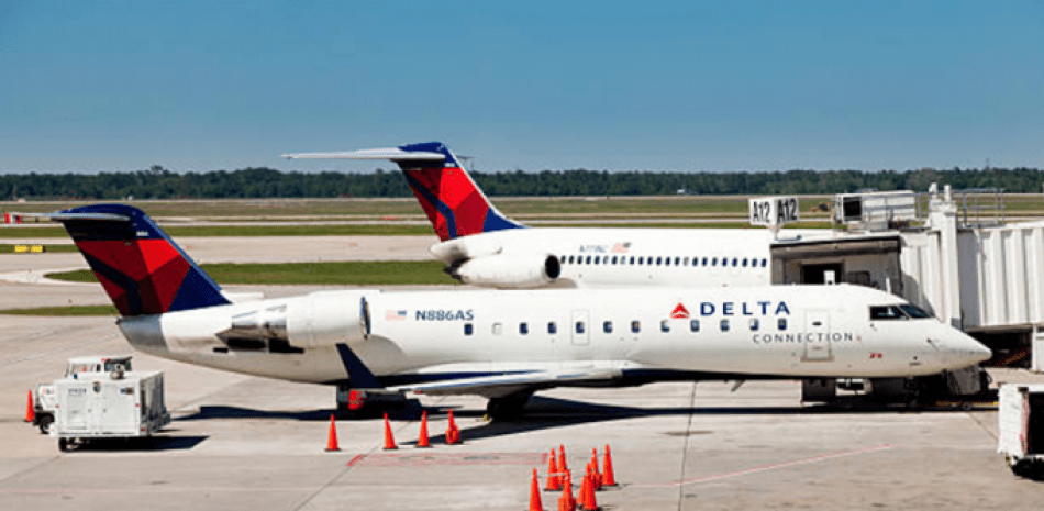 Delta investiga incidente por fuerte olor en vuelo que regresó de emergencia al Aeropuerto del Cibao