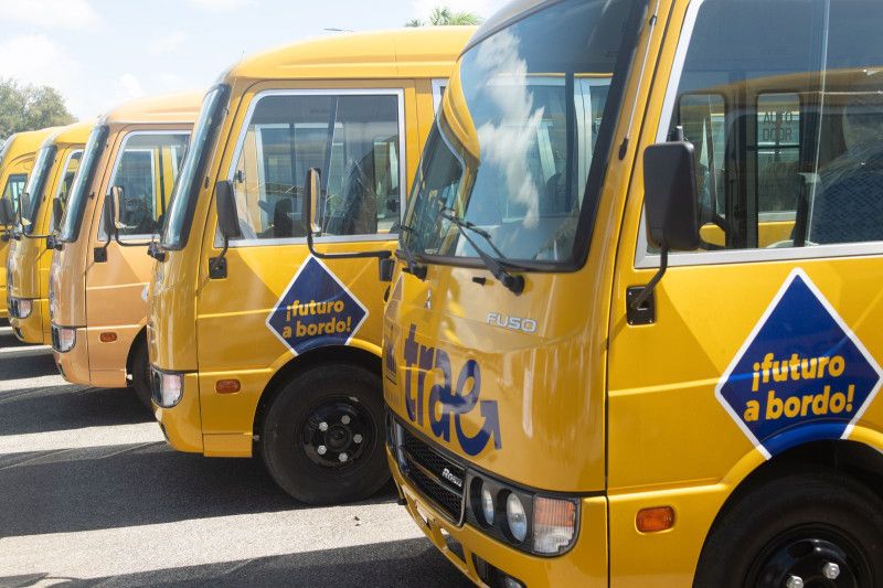 Roban batería de tres autobuses del TRAE en Constanza Roban batería de tres autobuses del TRAE en Constanza