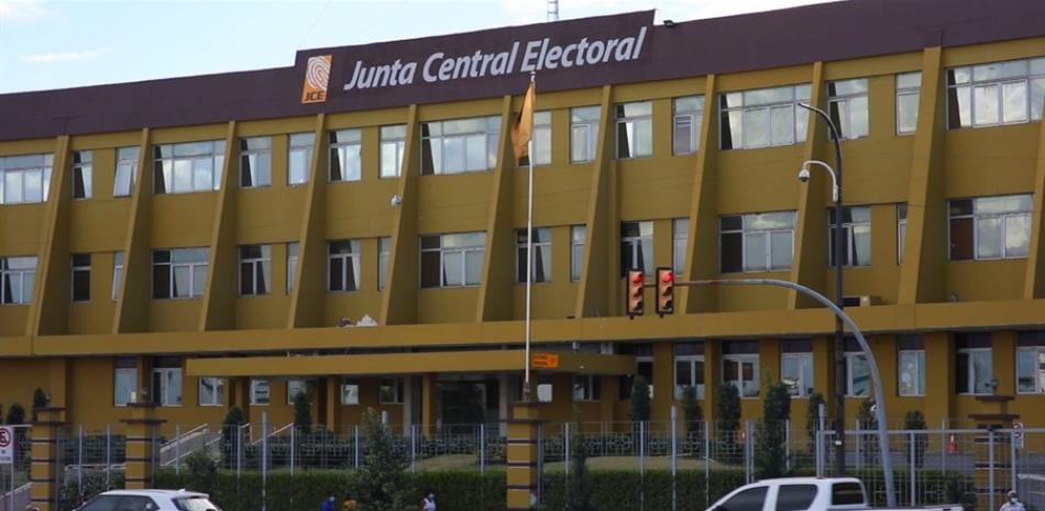 JCE prohíbe publicación de encuestas o sondeos de opinión con fines electorales antes de julio 2027 JCE prohíbe publicación de encuestas o sondeos de opinión con fines electorales antes de julio 2027