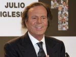 Julio Iglesias se querellará contra vicepresidenta de España Yolanda Díaz por injurias y calumnias