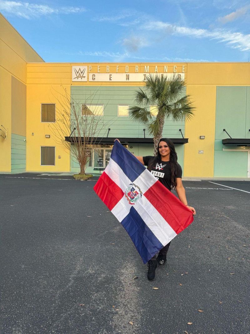 Luchadora dominicana firma con WWE