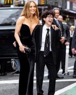 Hija de JLo y Marc Anthony estrena nuevo nombre en su ceremonia de graduación, ahora es Oskar Muñiz