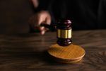 Tribunal condena a un año de prisión a mujer por quemar a perra que se refugiaba de la lluvia