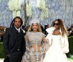 Los invitados a la Met Gala se toman libertades artísticas con el código de vestimenta