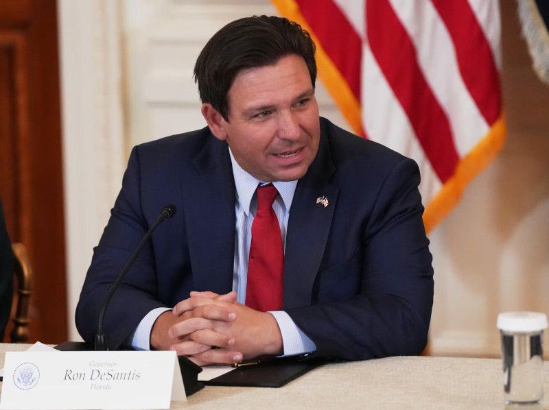 DeSantis promulga nuevo mapa electoral que favorece a republicanos