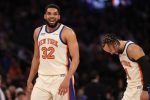 Brunson anota 35, Towns 17 y Knicks dan paliza a Sixers en inicio de segunda ronda