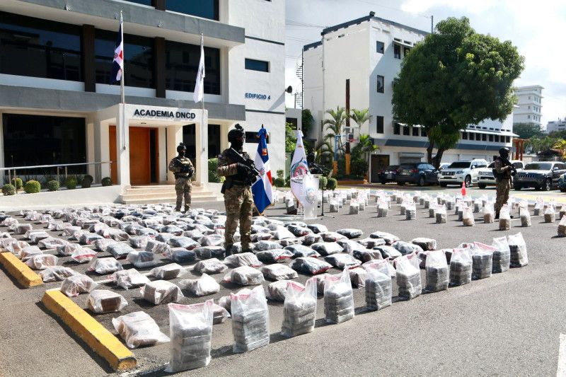 DNCD ocupa 1,295 paquetes de drogas en operación marítima en Pedernales
