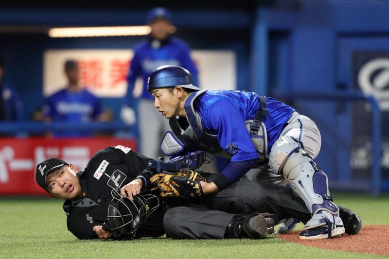 Béisbol japonés sancionará los “swings” peligrosos de los bateadores