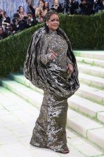 Rihanna detalla los momentos de angustia durante el tiroteo a su casa: “¡Nos están disparando!”