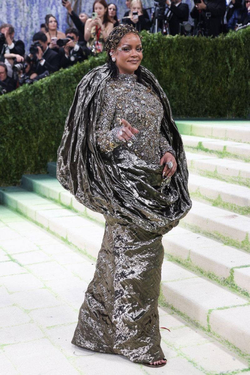 Rihanna detalla los momentos de angustia durante el tiroteo a su casa: “¡Nos están disparando!”