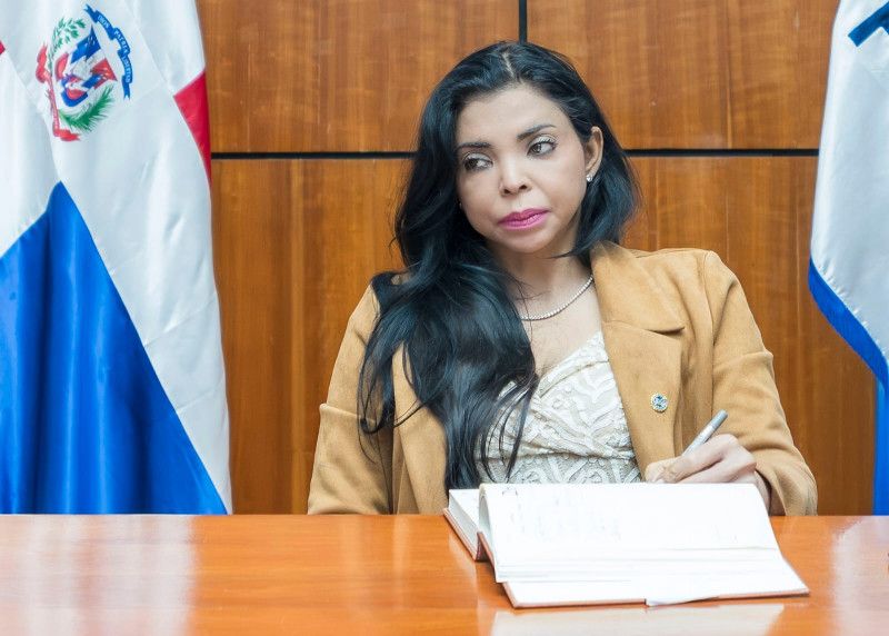 Yeni Berenice ordena investigar a Violencia de Género tras feminicidio de Esmeralda Moronta Yeni Berenice ordena investigar a Violencia de Género tras feminicidio de Esmeralda Moronta