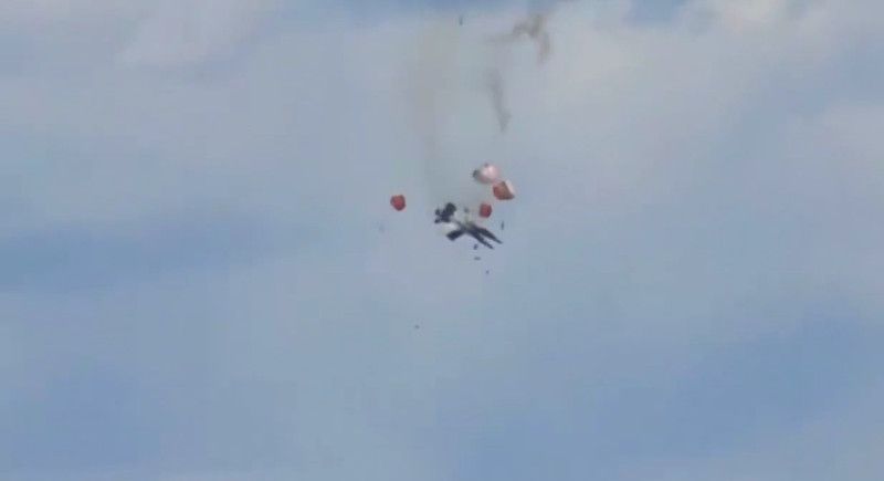 Aviones de combate chocan durante un espectáculo aéreo en Idaho, EEUU