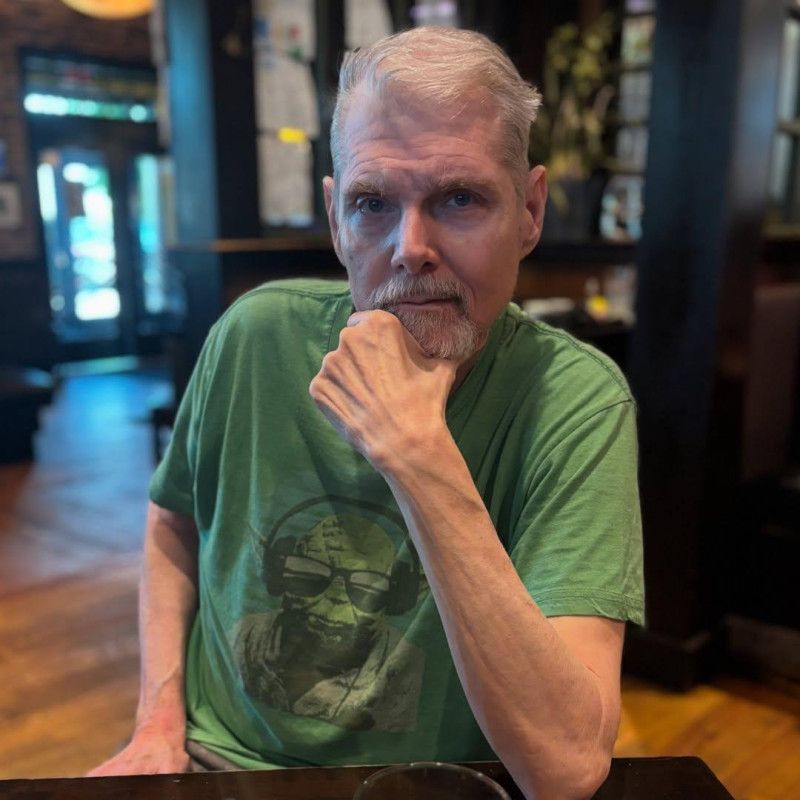 Tom Kane, actor de doblaje de ‘Star Wars’, muere a los 64 años Tom Kane, actor de doblaje de ‘Star Wars’, muere a los 64 años