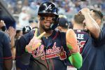 Acuña Jr. anota tres veces en su regreso a GL y los Bravos derrotan a los Marlins