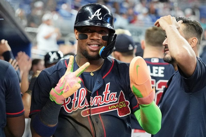 Acuña Jr. anota tres veces en su regreso a GL y los Bravos derrotan a los Marlins