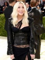 Cher cumple 80 años desafiando el tiempo como gran diva de la cultura pop