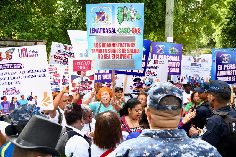 Trabajadores de la salud reactivan protestas por aumentos salariales y pensiones