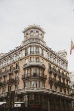 Miles de personas protestan en Madrid por el aumento de los costos de vivienda