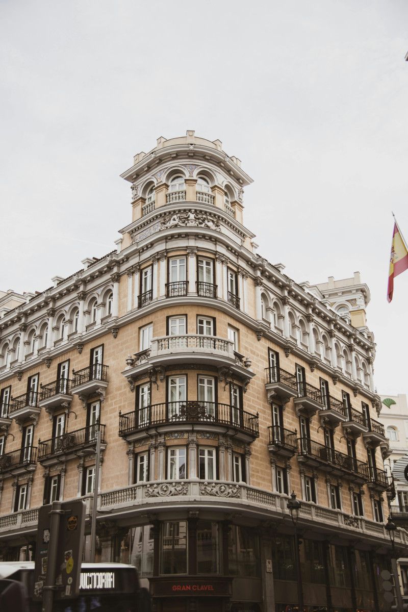 Miles de personas protestan en Madrid por el aumento de los costos de vivienda