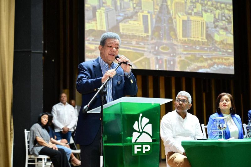 Leonel acusa al PRM de aumentar RD$18 mil millones en sueldos, salarios y viáticos solo en 2026