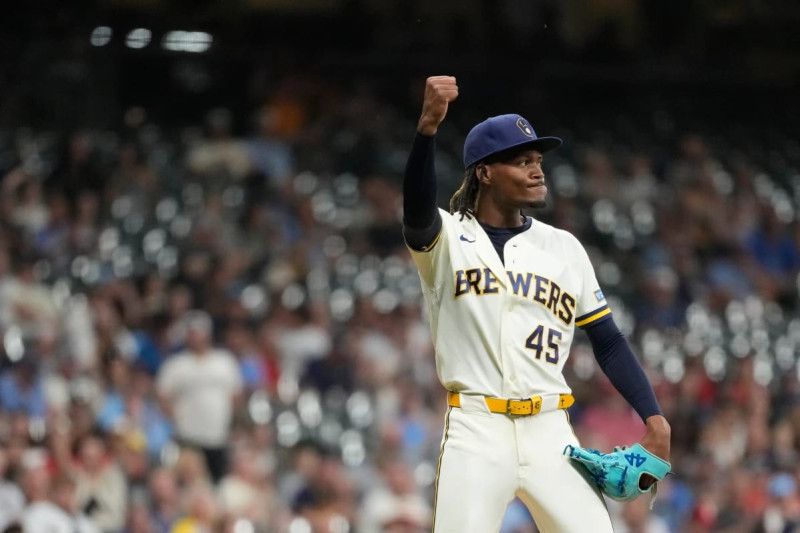 Abner Uribe se disculpa y culpa a Oliver Marmol por su celebración ante los Cardenales de San Luis