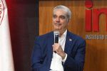 Abinader se compromete a resolver problema eléctrico hasta el 2032