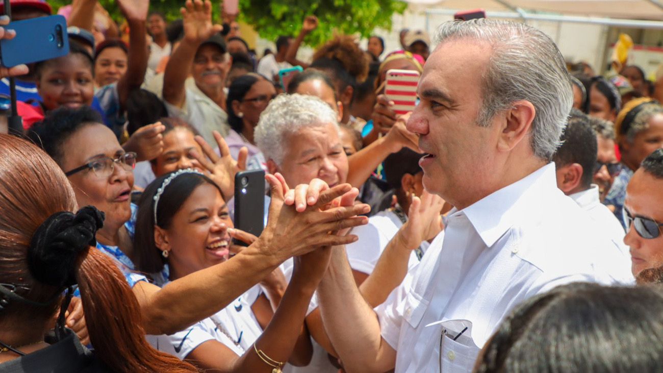 ¡ EN VIVO!  Presidente Abinader entrega títulos de propiedad en Domingo Savio