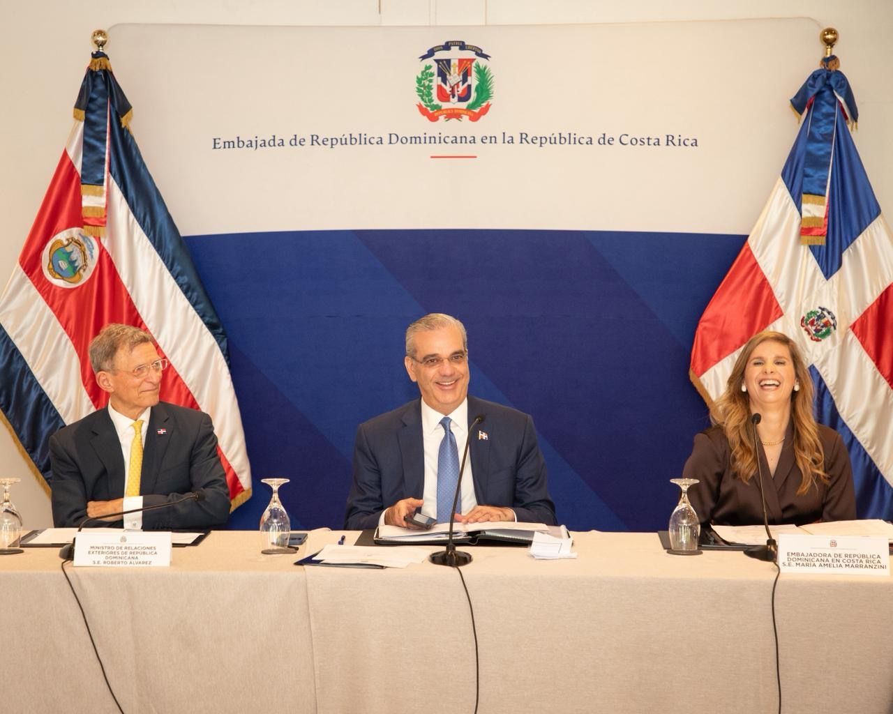 Presidente Abinader sostiene encuentro con empresarios en Costa Rica organizado por la Embajada Dominicana