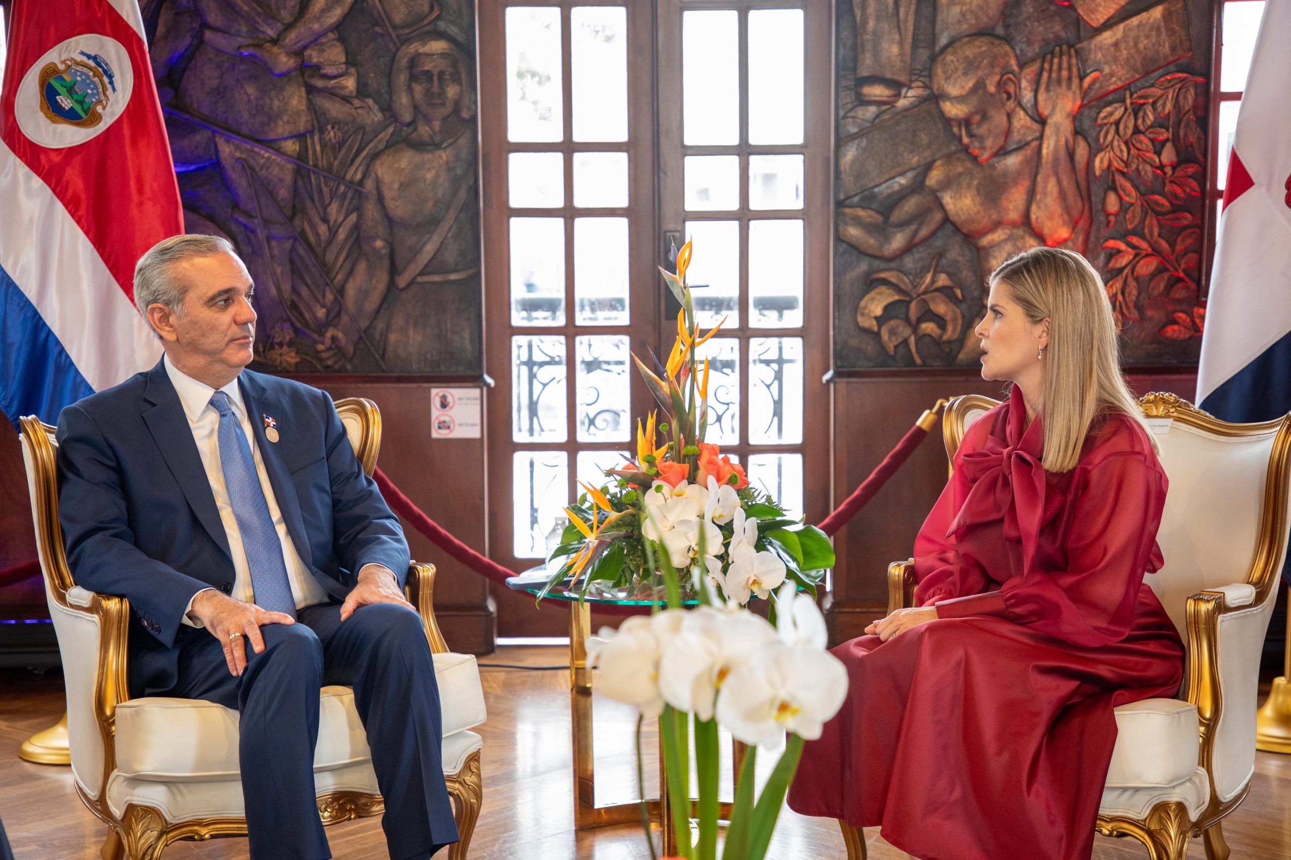 Abinader sostiene reunión bilateral con mandataria electa de Costa Rica