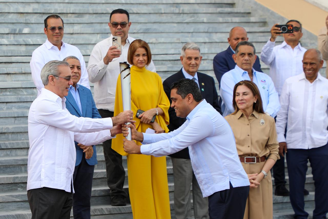Abinader oficializa el inicio de la ruta de la antorcha hacia los XXV Juegos Centroamericanos y del Caribe Santo Domingo 2026