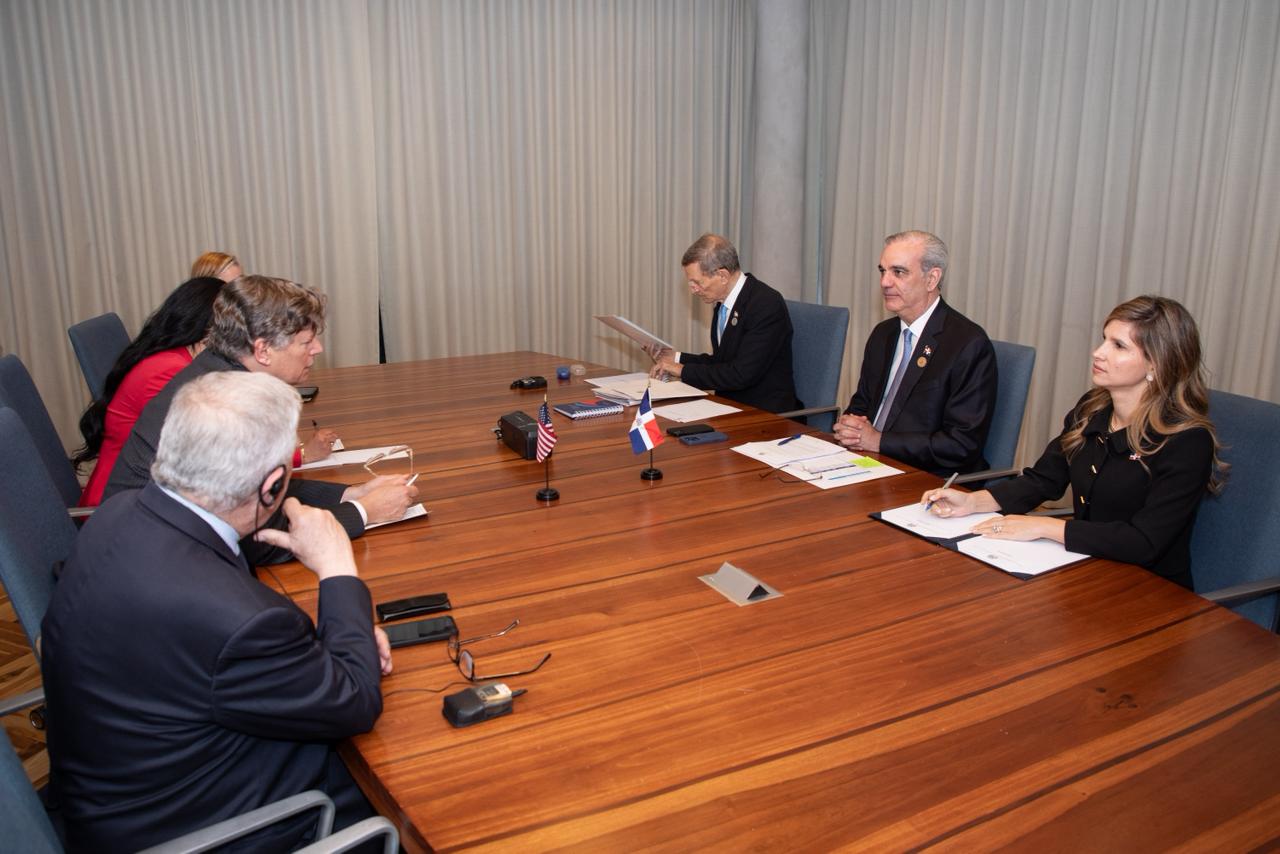 Abinader se reúne con el presidente del Estado de Israel y con el subsecretario de Estado de EEUU, durante el ceremonial de traspaso de poder a la mandataria de Costa Rica