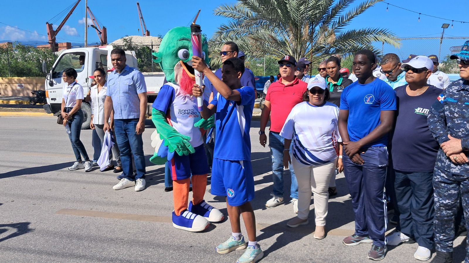 🔥 Gobernadora de Barahona llama a trabajar unidos durante recorrido de la antorcha JCC 2026
