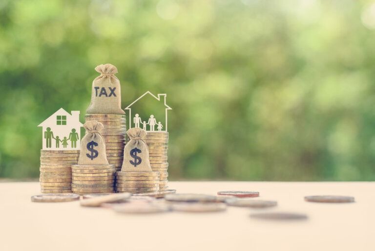 Algunos bancos u otras entidades financieras le dan un portazo a las personas de la tercera edad.
