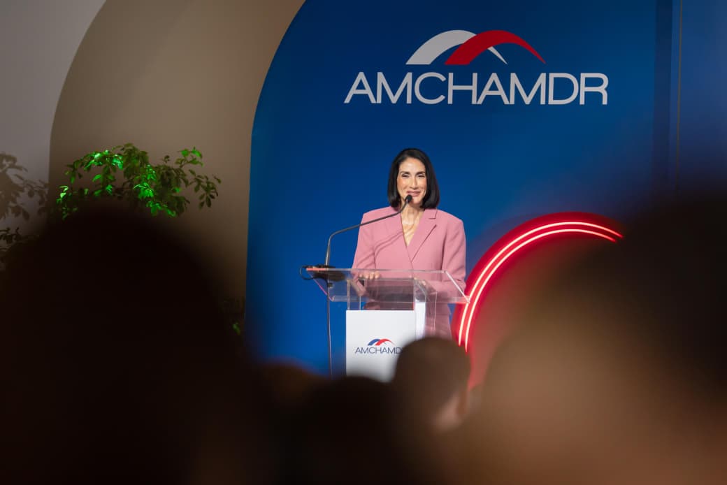Primera dama Raquel Arbaje resalta las alianzas y la corresponsabilidad como claves para el desarrollo en almuerzo de AMCHAMDR Primera dama Raquel Arbaje resalta las alianzas y la corresponsabilidad como claves para el desarrollo en almuerzo de AMCHAMDR
