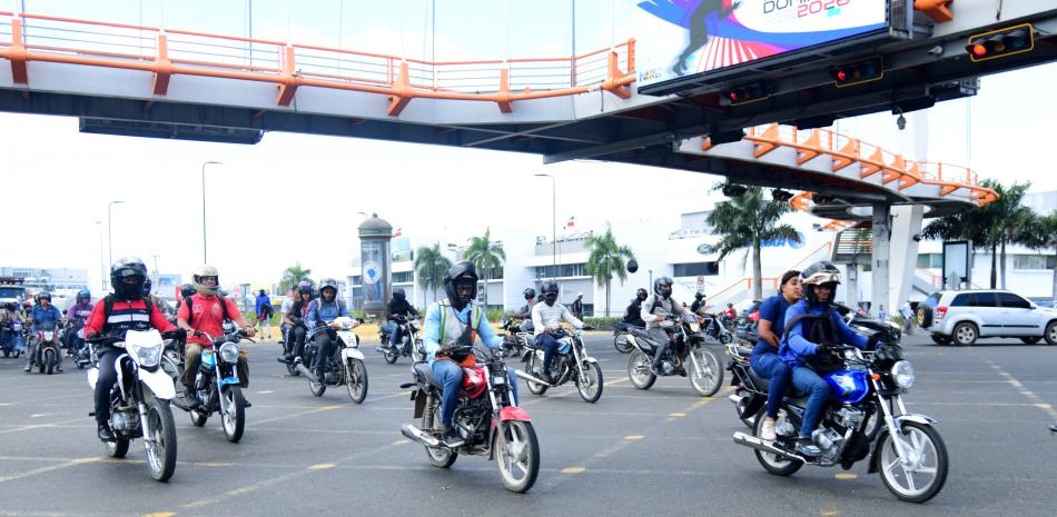 Rector de Intec propone aplicar medidas similares a Colombia para ordenar a los motoristas
