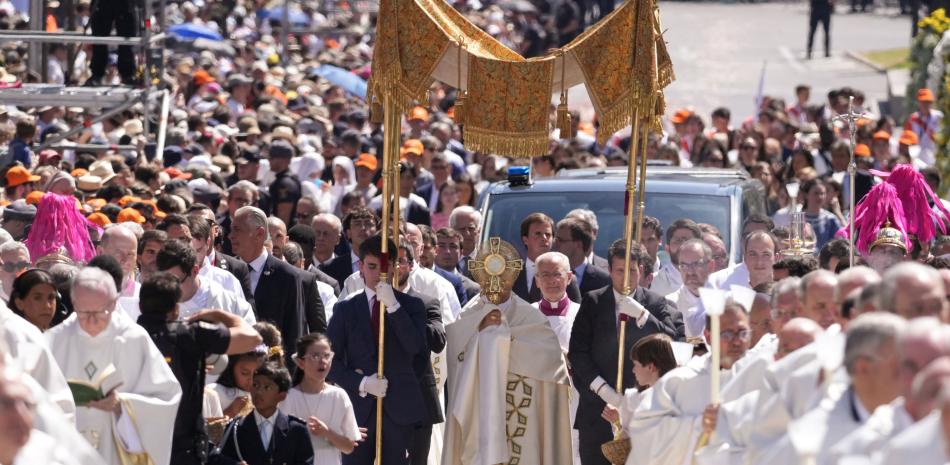 El papa oficia una misa ante más de 1,2 millones de fieles en Madrid El papa oficia una misa ante más de 1,2 millones de fieles en Madrid