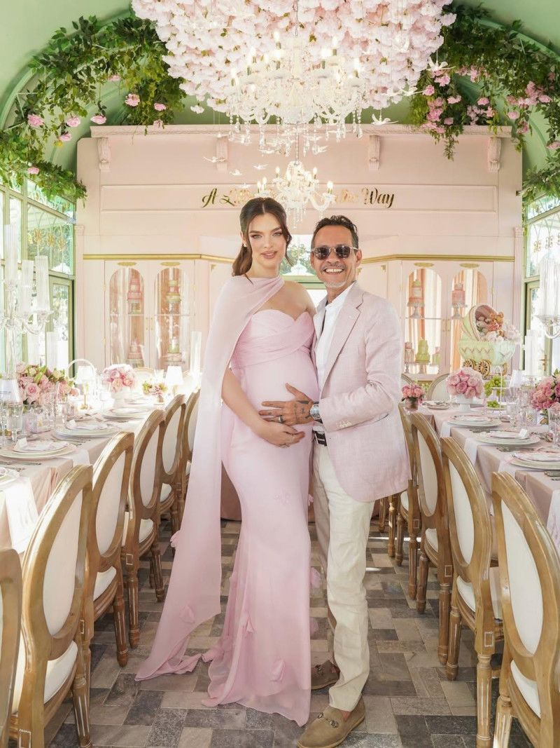 Nadia Ferreira y Marc Anthony celebran el ‘baby shower’ de su hija