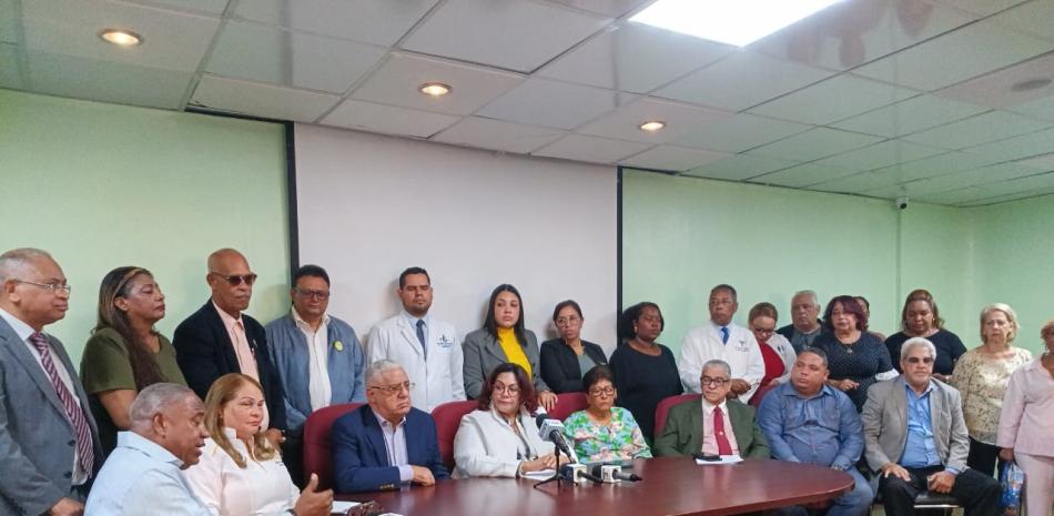 Déficit de fondos médicos superaría los RD$60 millones y piden auditoría de la Cámara de Cuentas Déficit de fondos médicos superaría los RD$60 millones y piden auditoría de la Cámara de Cuentas