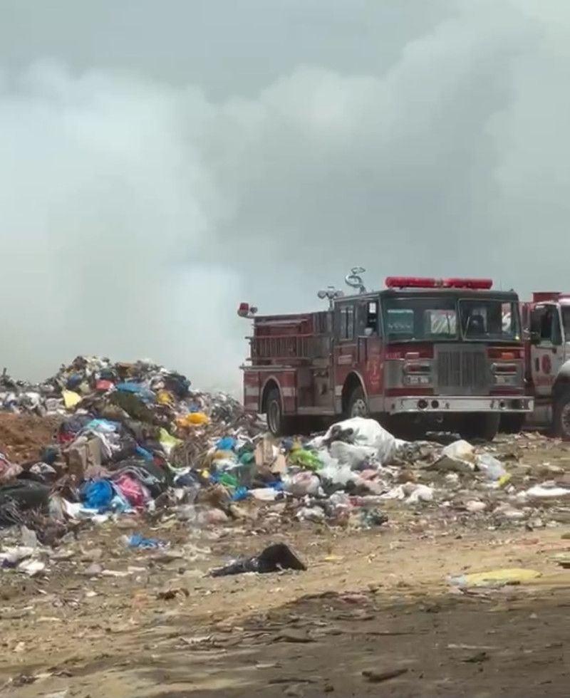 Jarabacoa podría declarar emergencia por fuego que consume vertedero desde hace 18 meses