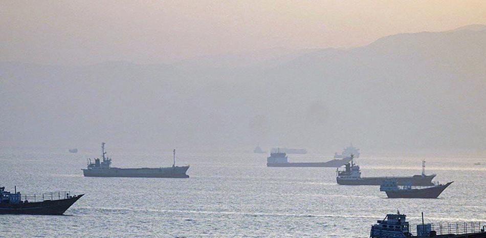 EEUU dejó pasar a al menos 12 buques en el estrecho de Ormuz tras acuerdo con Irán EEUU dejó pasar a al menos 12 buques en el estrecho de Ormuz tras acuerdo con Irán