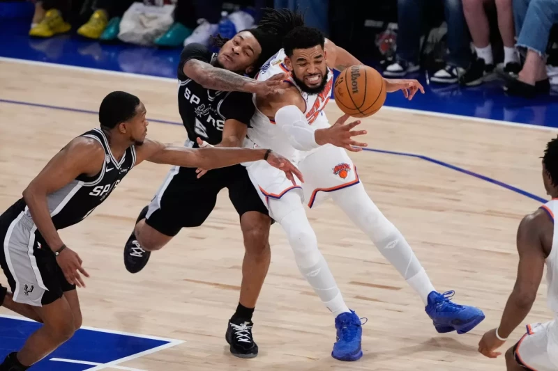 Knicks regresan de una desventaja de 29 puntos, vencen a Spurs y lideran 3-1 las Finales NBA