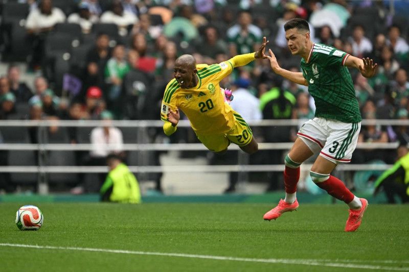 México vence 2-0 a Sudáfrica en partido inaugural de la Copa Mundial de la Fifa