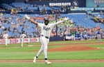 Caminero batea 3 cuadrangulares y Rays vencen a Reales al llevar un sin hit hasta la octava