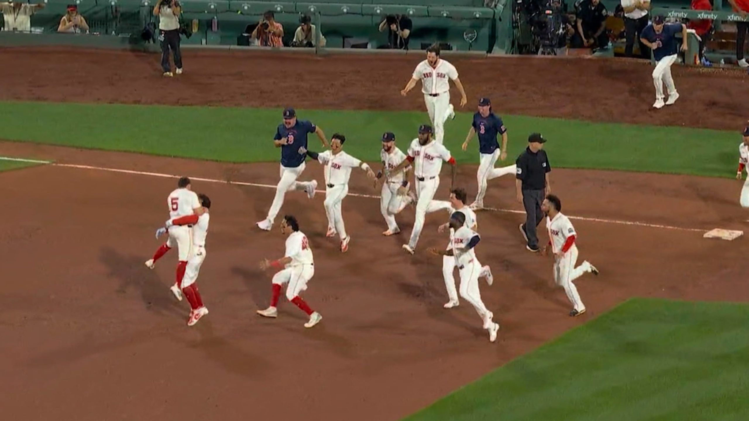 Medias Rojas dejan en el terreno a los Yankees