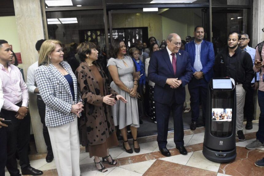 Santos Badía destaca talento emprendedor de jóvenes universitarios dominicanos Santos Badía destaca talento emprendedor de jóvenes universitarios dominicanos