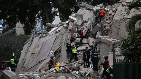 Terremotos de gran magnitud sacuden Venezuela y dejan más de 160 muertos y cientos de heridos